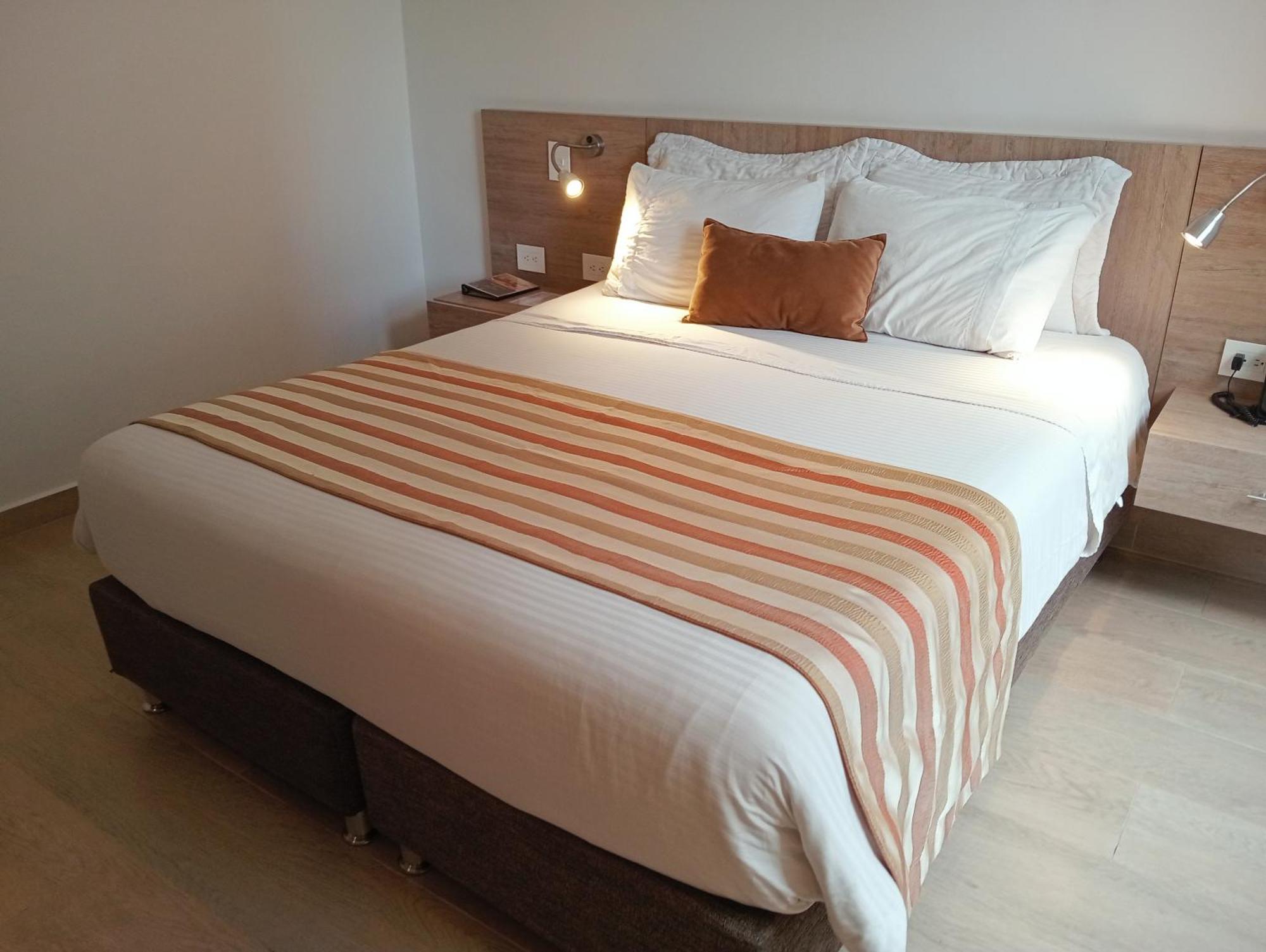 Hotel Lomas 10 Medellin By Dico Екстериор снимка